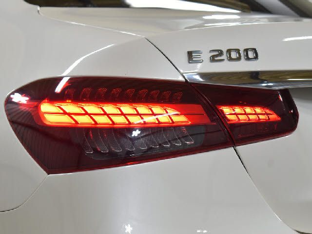 MERCEDES BENZ E class sedan