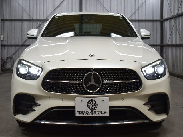MERCEDES BENZ E class sedan