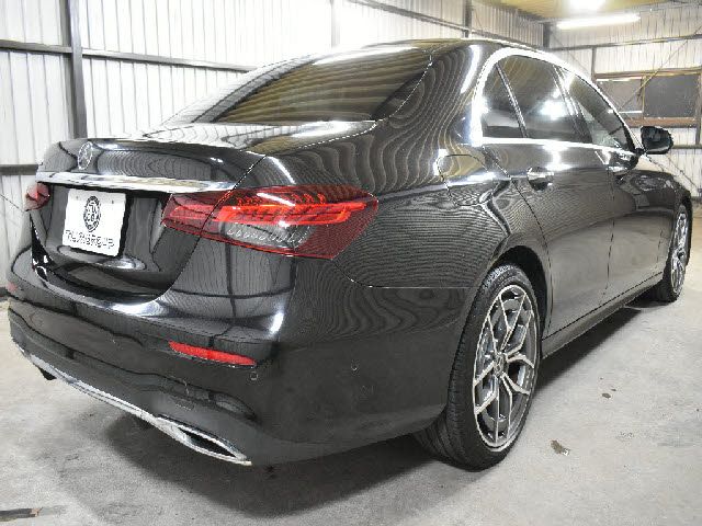 MERCEDES BENZ E-Class sedan