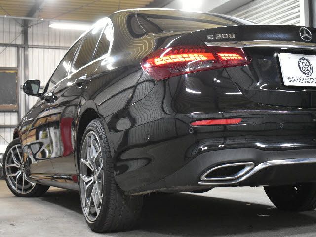 MERCEDES BENZ E-Class sedan