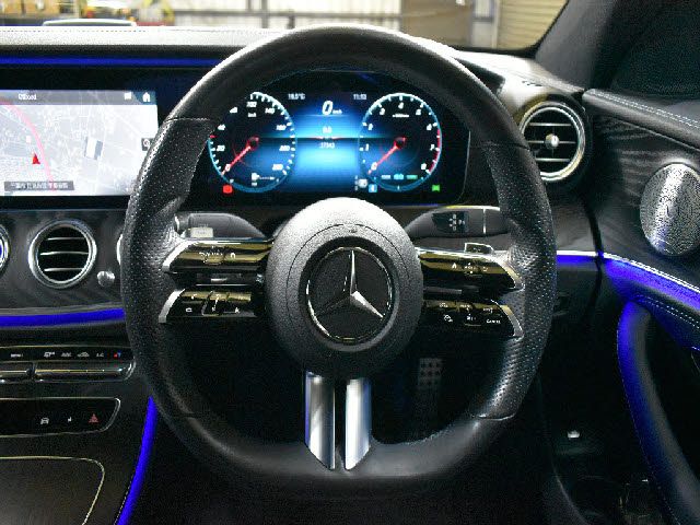 MERCEDES BENZ E-Class sedan