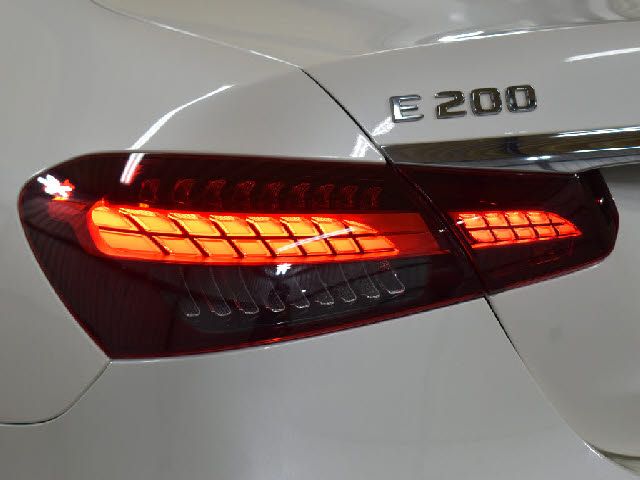 MERCEDES BENZ E-Class sedan