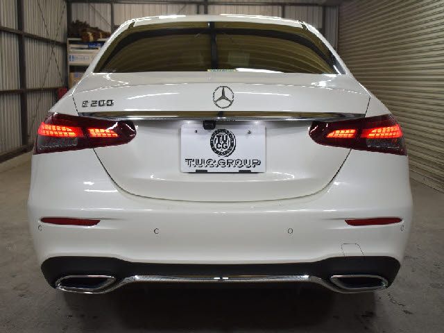 MERCEDES BENZ E-Class sedan