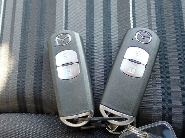 MAZDA2