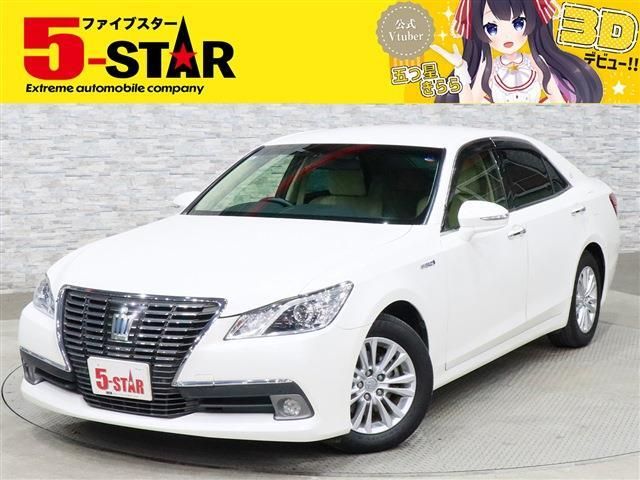 CROWN sedan hybrid