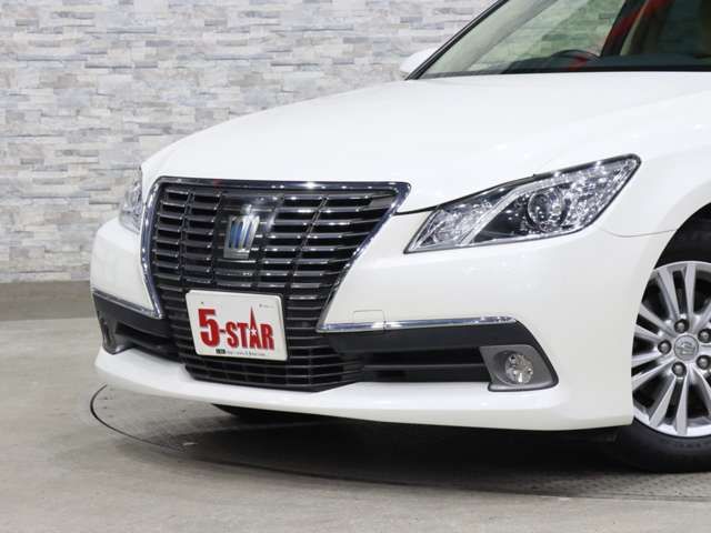 CROWN sedan hybrid