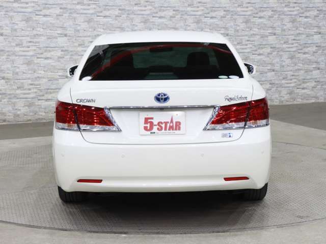 CROWN sedan hybrid