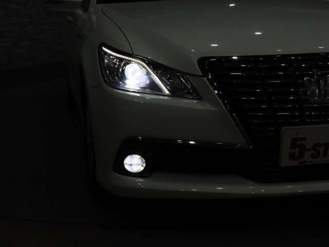 CROWN sedan hybrid