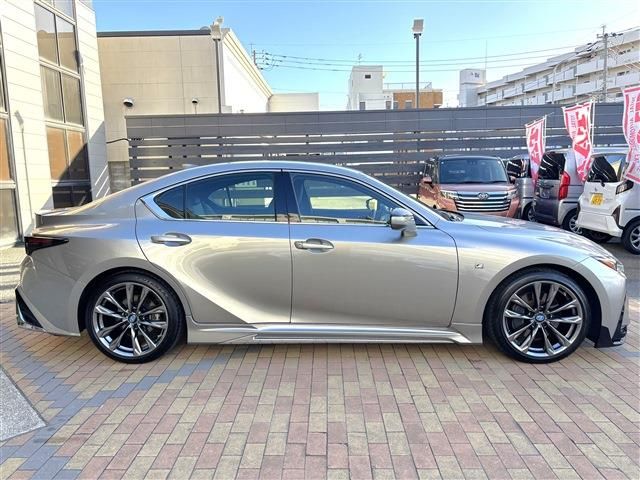 LEXUS IS300h