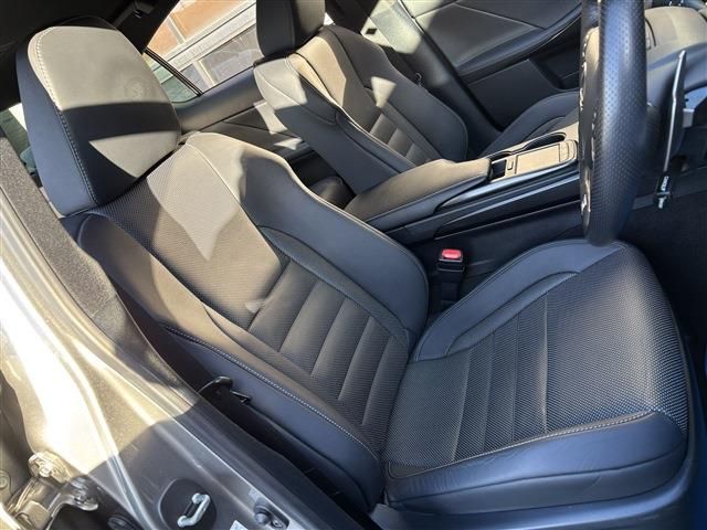 LEXUS IS300h