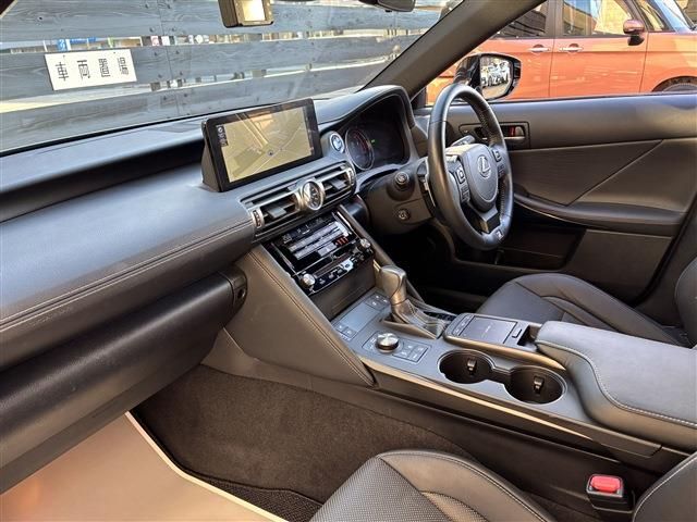 LEXUS IS300h