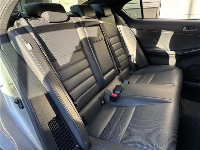 LEXUS IS300h