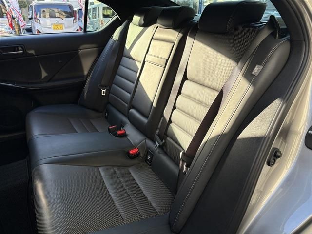 LEXUS IS300h