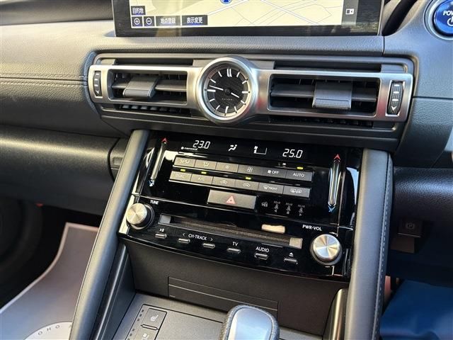 LEXUS IS300h