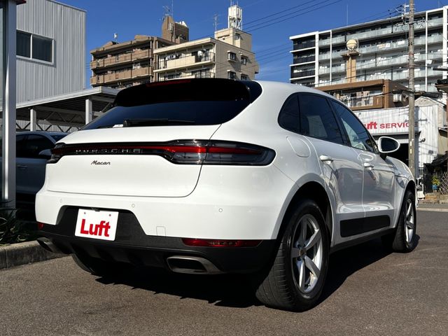 PORSCHE Macan
