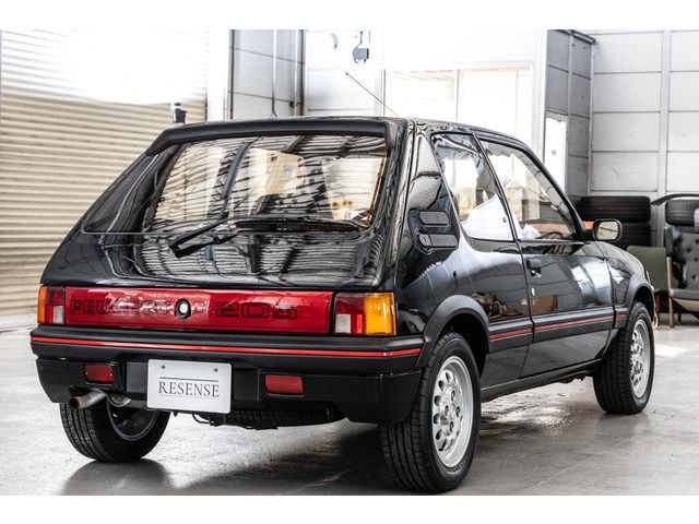 PEUGEOT 205