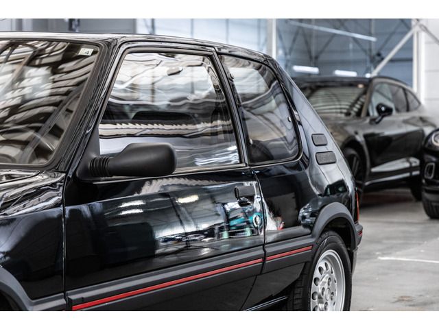 PEUGEOT 205