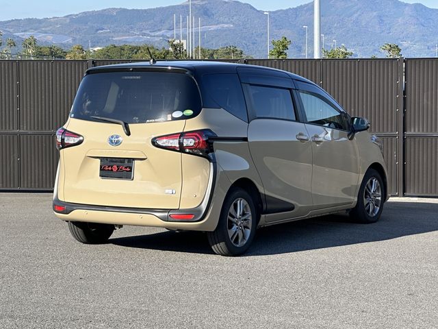 SIENTA HYBRID