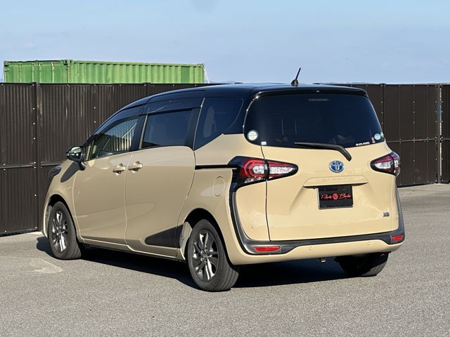 SIENTA HYBRID