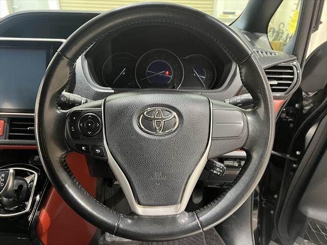 VOXY HYBRID