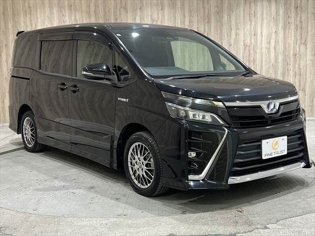 VOXY HYBRID
