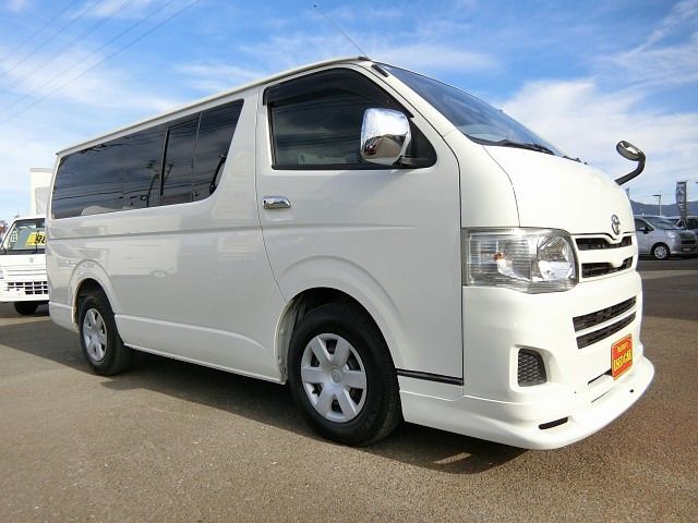 REGIUSACE 2WD van