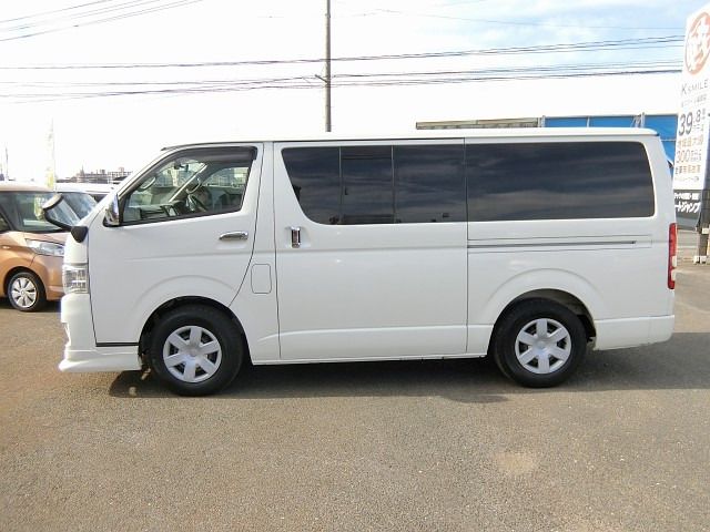 REGIUSACE 2WD van