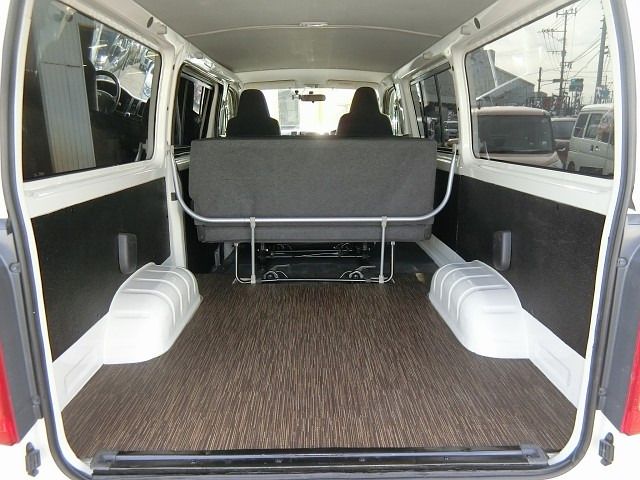 REGIUSACE 2WD van