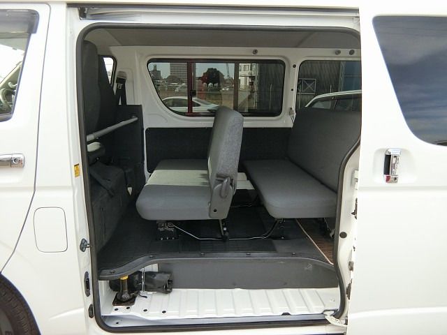 REGIUSACE 2WD van