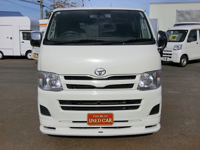 REGIUSACE 2WD van