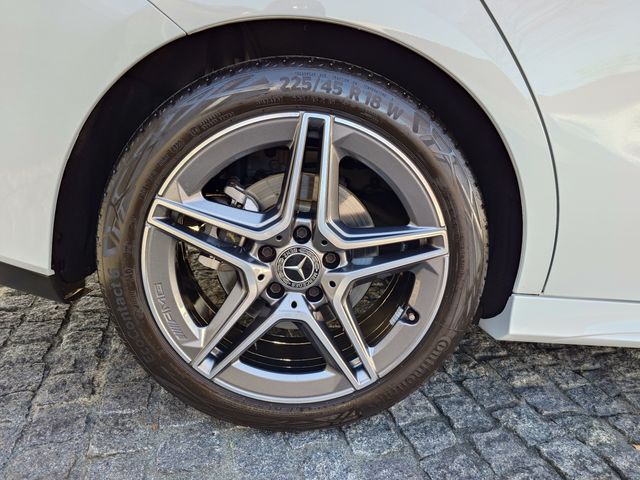MERCEDES BENZ CLA Shooting Brake
