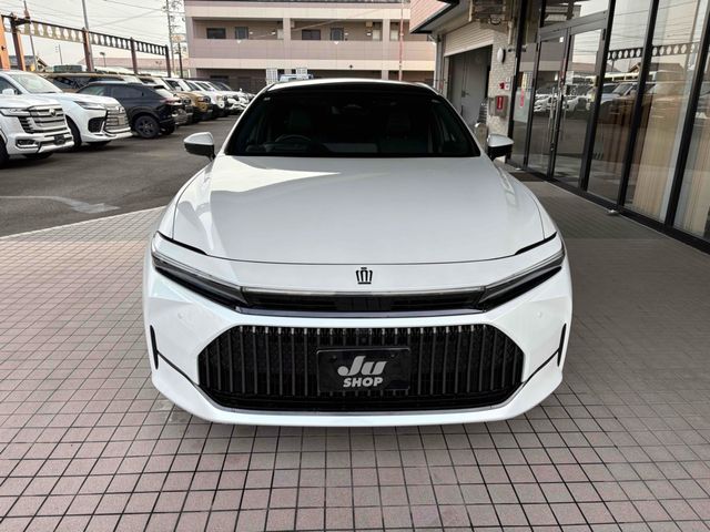 CROWN sedan hybrid