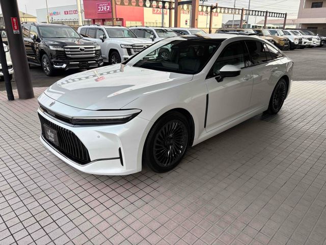 CROWN sedan hybrid