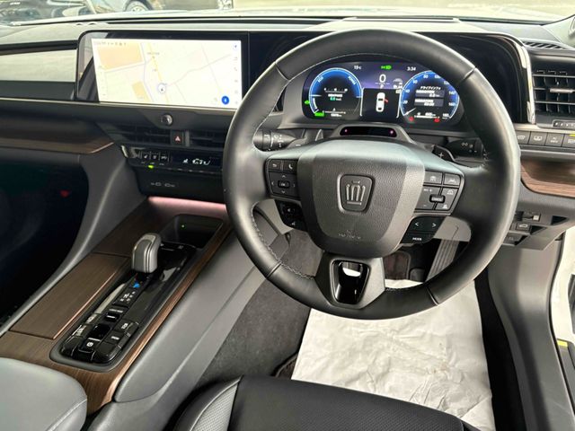 CROWN sedan hybrid