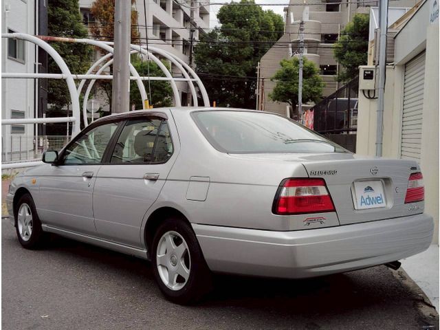 BLUEBIRD sedan