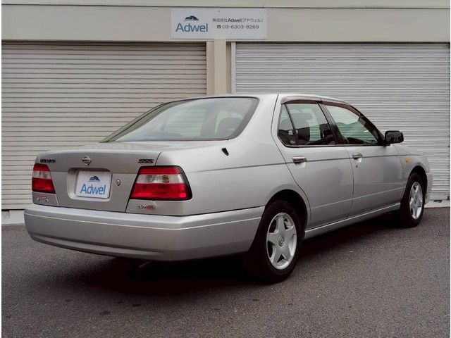 BLUEBIRD sedan