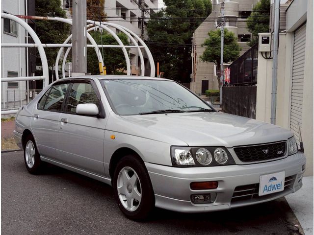 BLUEBIRD sedan