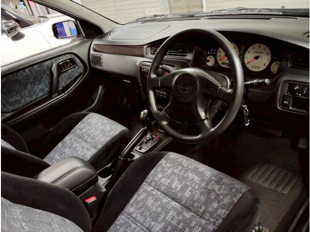 BLUEBIRD sedan