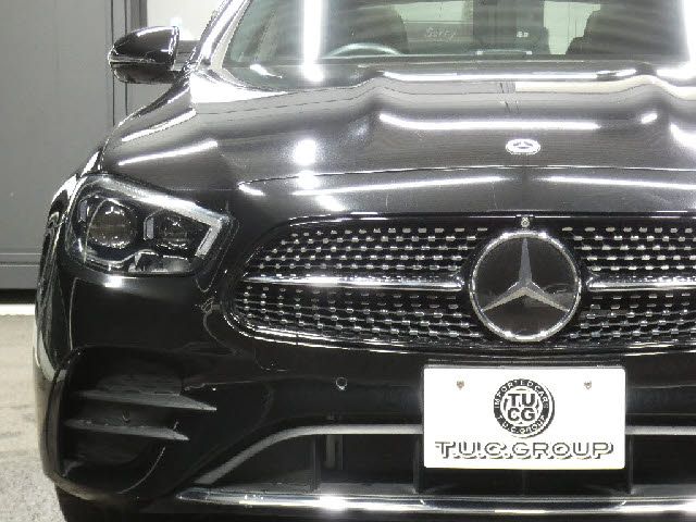 MERCEDES BENZ E class sedan