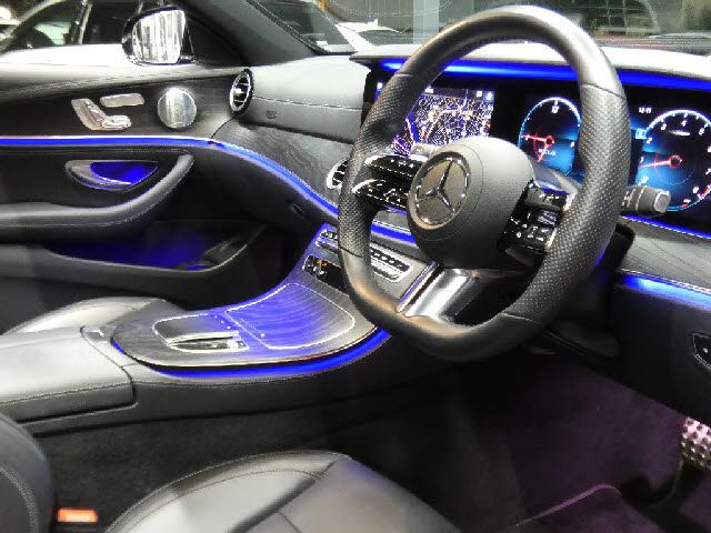 MERCEDES BENZ E class sedan