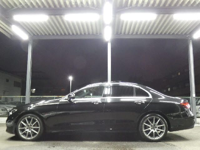 MERCEDES BENZ E class sedan