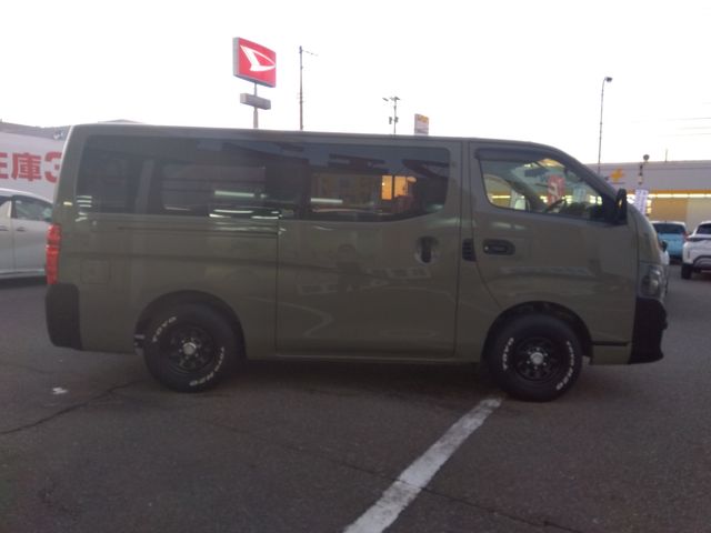 NV350 CARAVAN 4WD