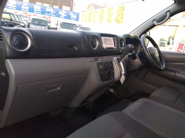 NV350 CARAVAN 4WD