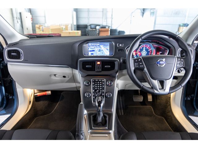 VOLVO V40