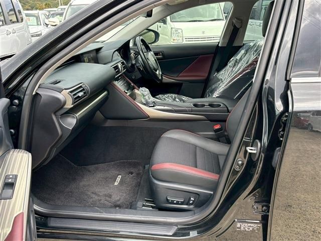 LEXUS IS300h
