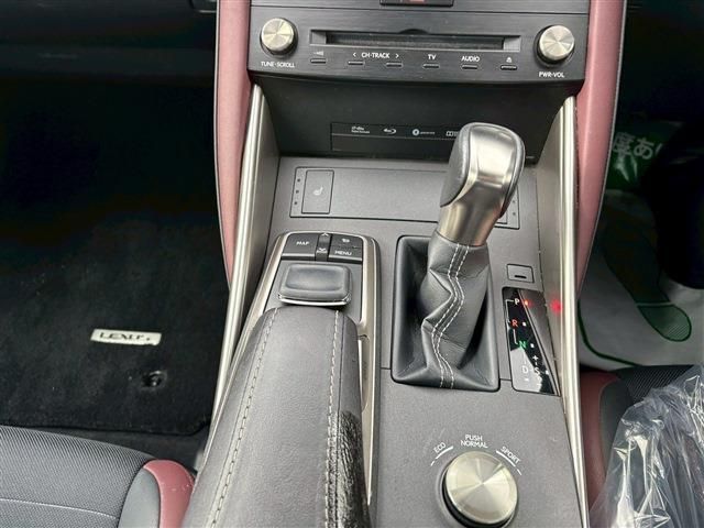 LEXUS IS300h