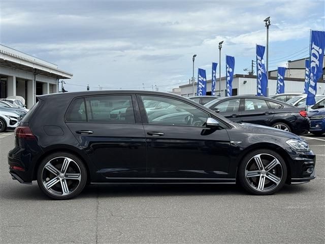 VOLKSWAGEN GOLF R