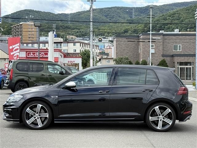 VOLKSWAGEN GOLF R