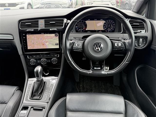 VOLKSWAGEN GOLF R
