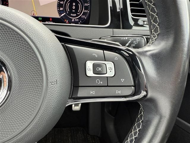 VOLKSWAGEN GOLF R